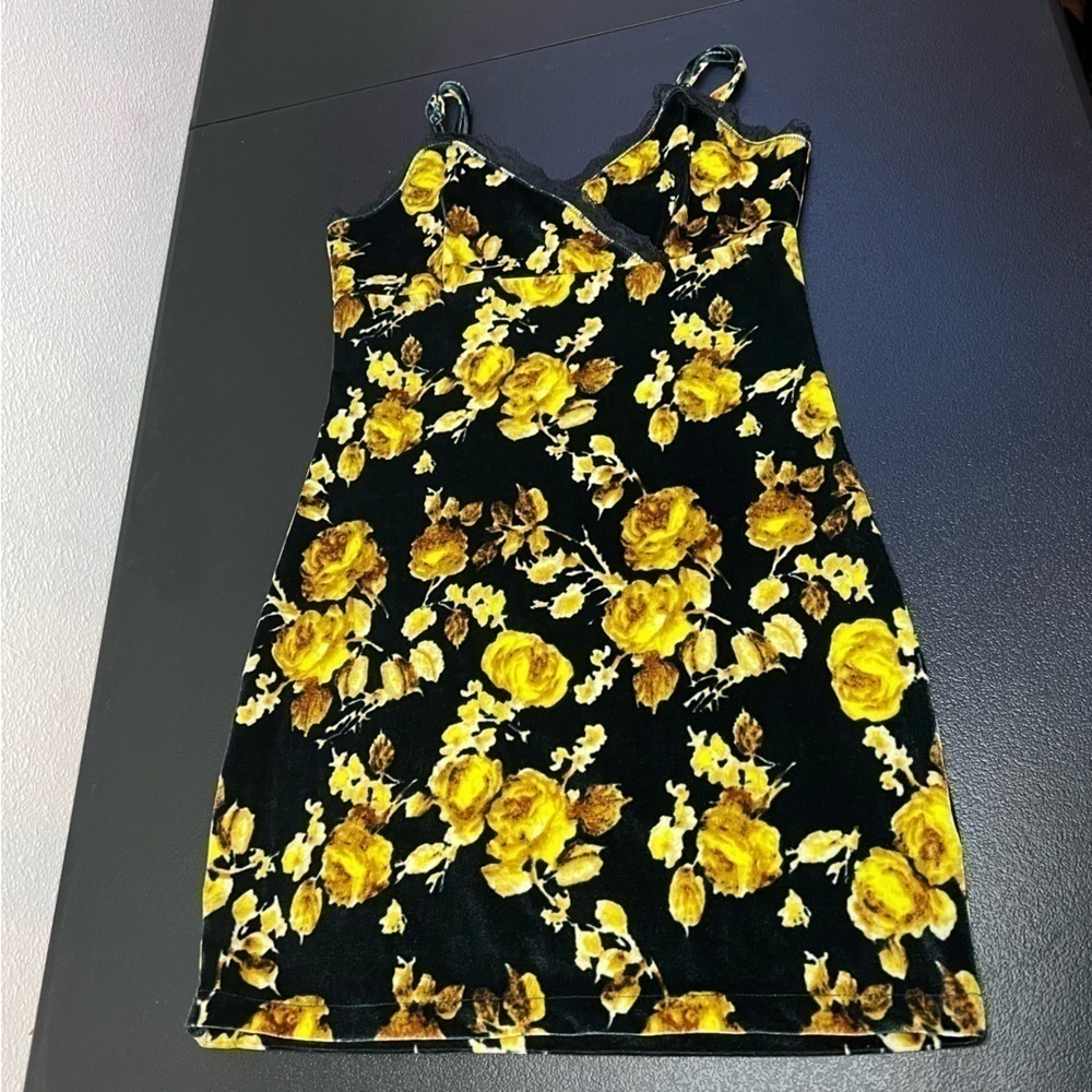 Urban outfitters black&Yellow floral felt dress W/ spaghetti straps SZ medium